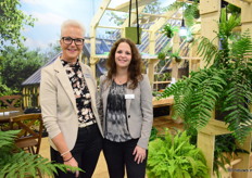Ellen van Kraaijenbrink en Romy van Oorschot van Vitroplus. Romy heeft de vuurdoop op de TradeFair doorstaan. Romy stond voor het eerst op de beurs en is sinds april toegetreden tot het verkoopteam van Vitroplus.